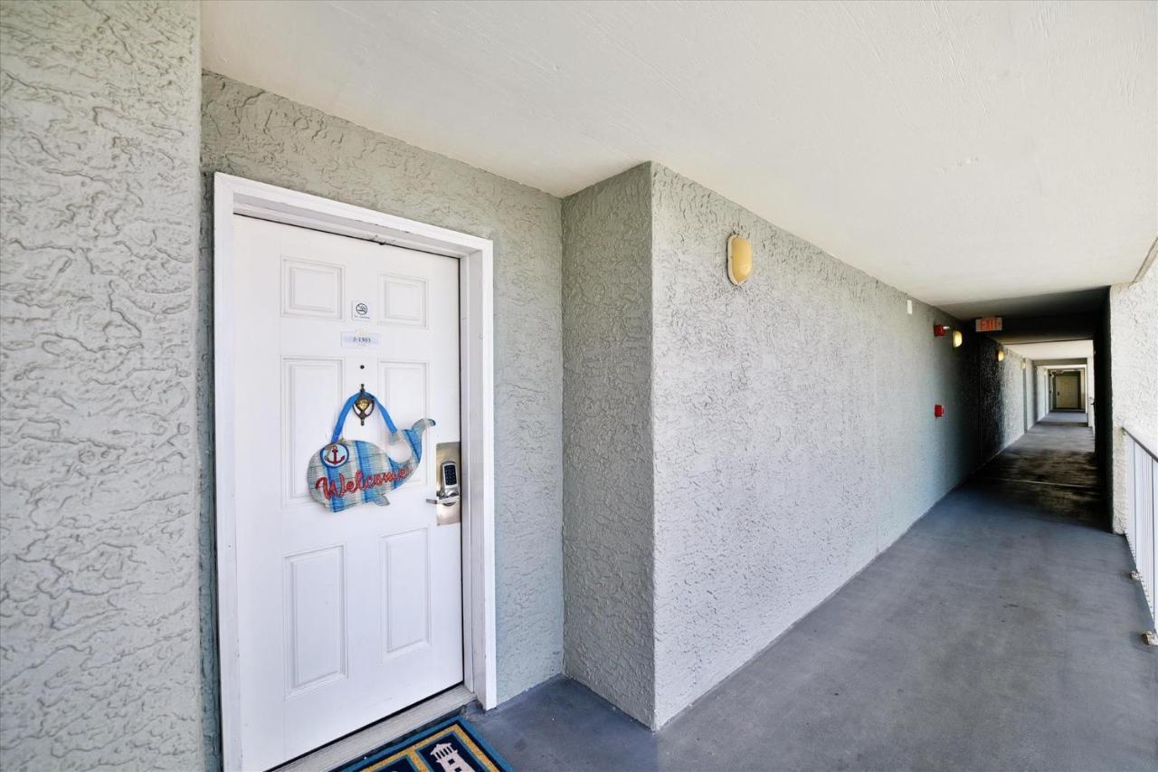 Long Tower 3, #1303 - Completely Renovated 2 Bedroom Sleeps 8, Apartment